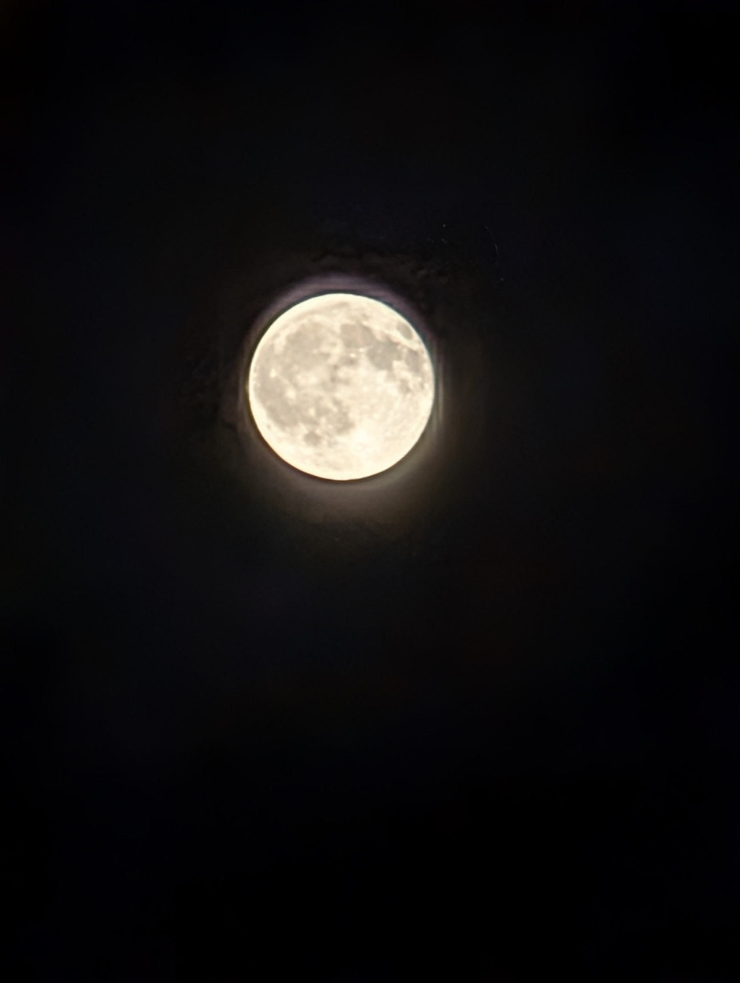 Luna llena sobre la sierra de Ayllón durante una lunada en Riaza